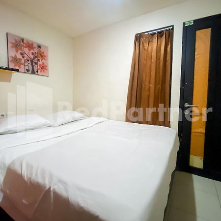 Audah Guesthouse Syariah Redpartner Jakarta Exterior photo
