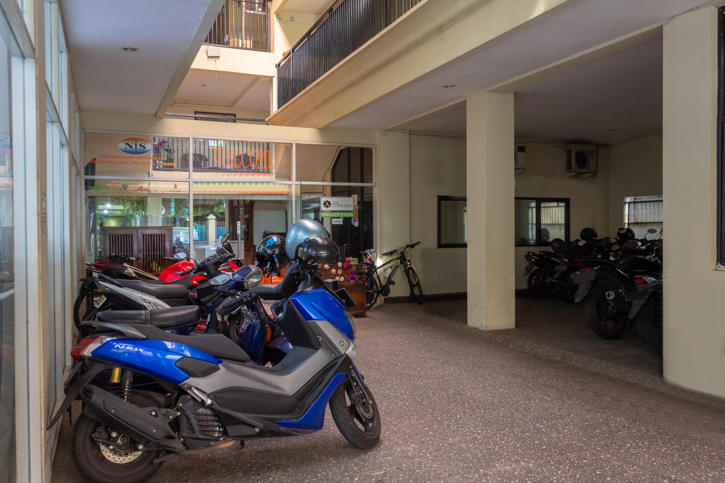 Audah Guesthouse Syariah Redpartner Jakarta Exterior photo