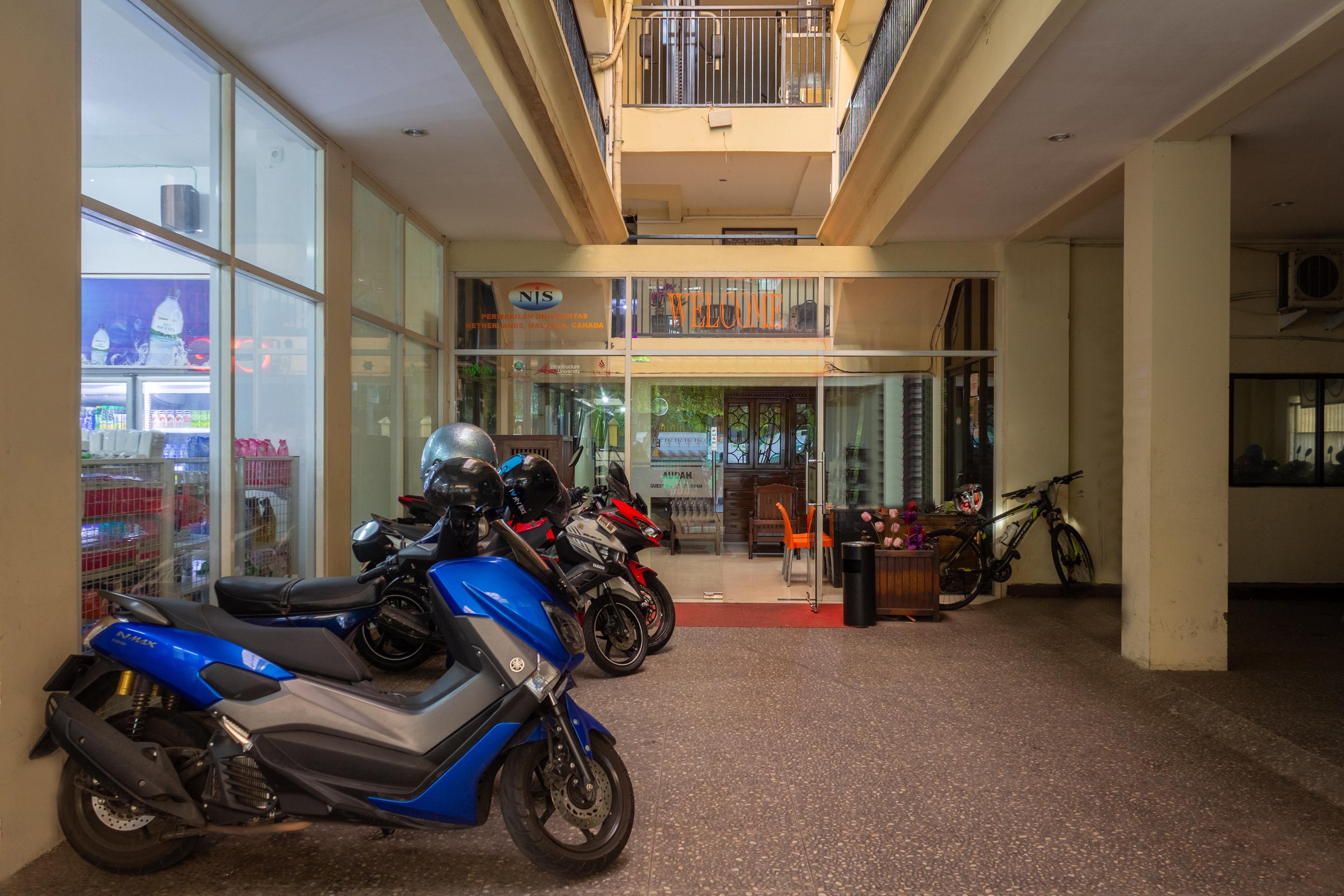 Audah Guesthouse Syariah Redpartner Jakarta Exterior photo