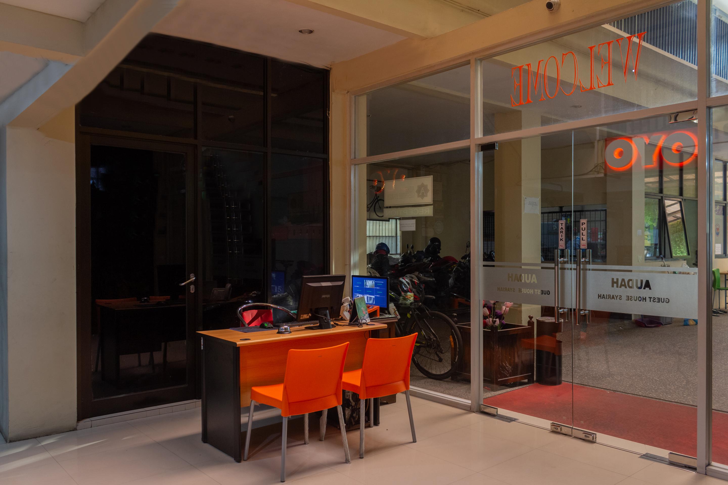 Audah Guesthouse Syariah Redpartner Jakarta Exterior photo