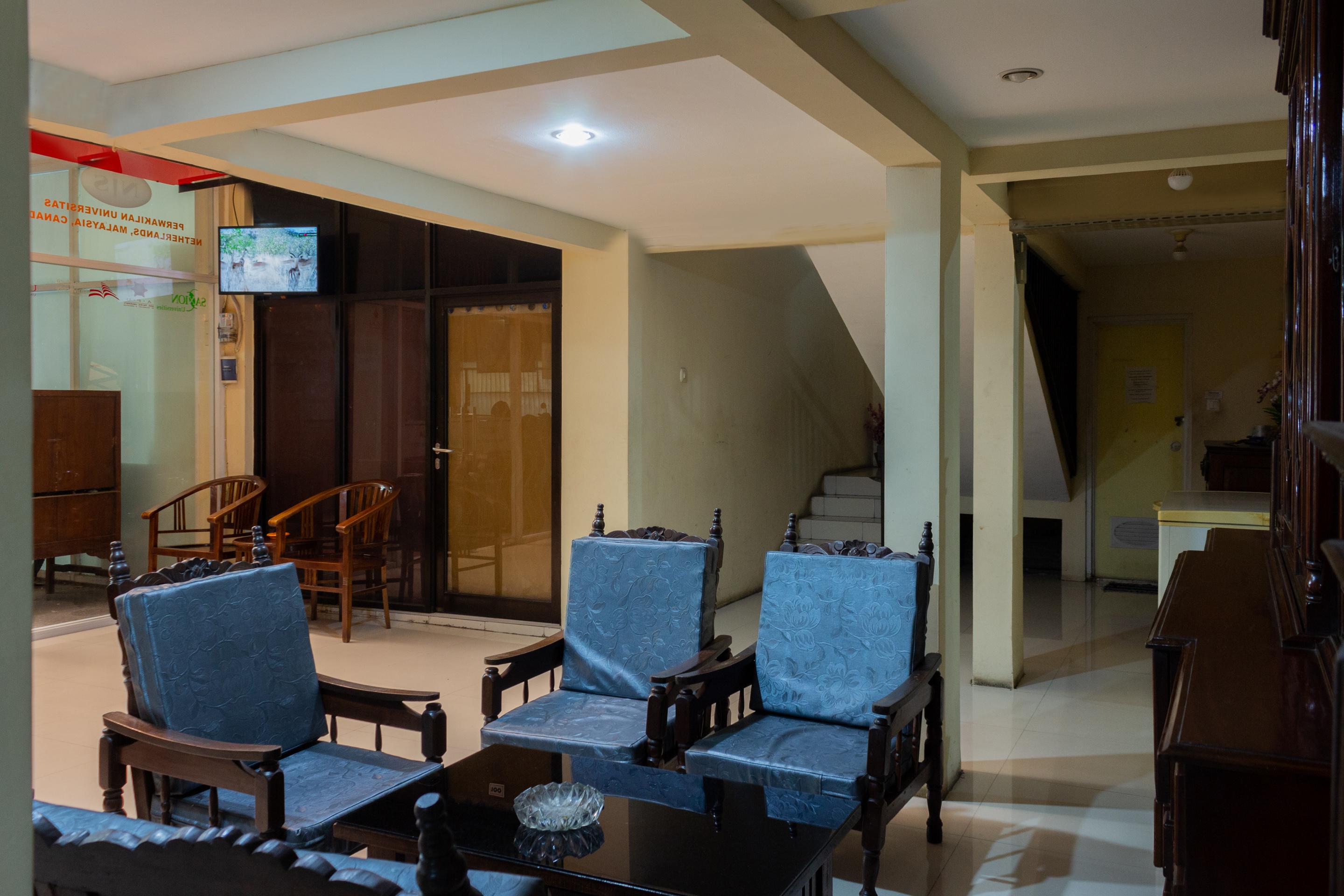 Audah Guesthouse Syariah Redpartner Jakarta Exterior photo