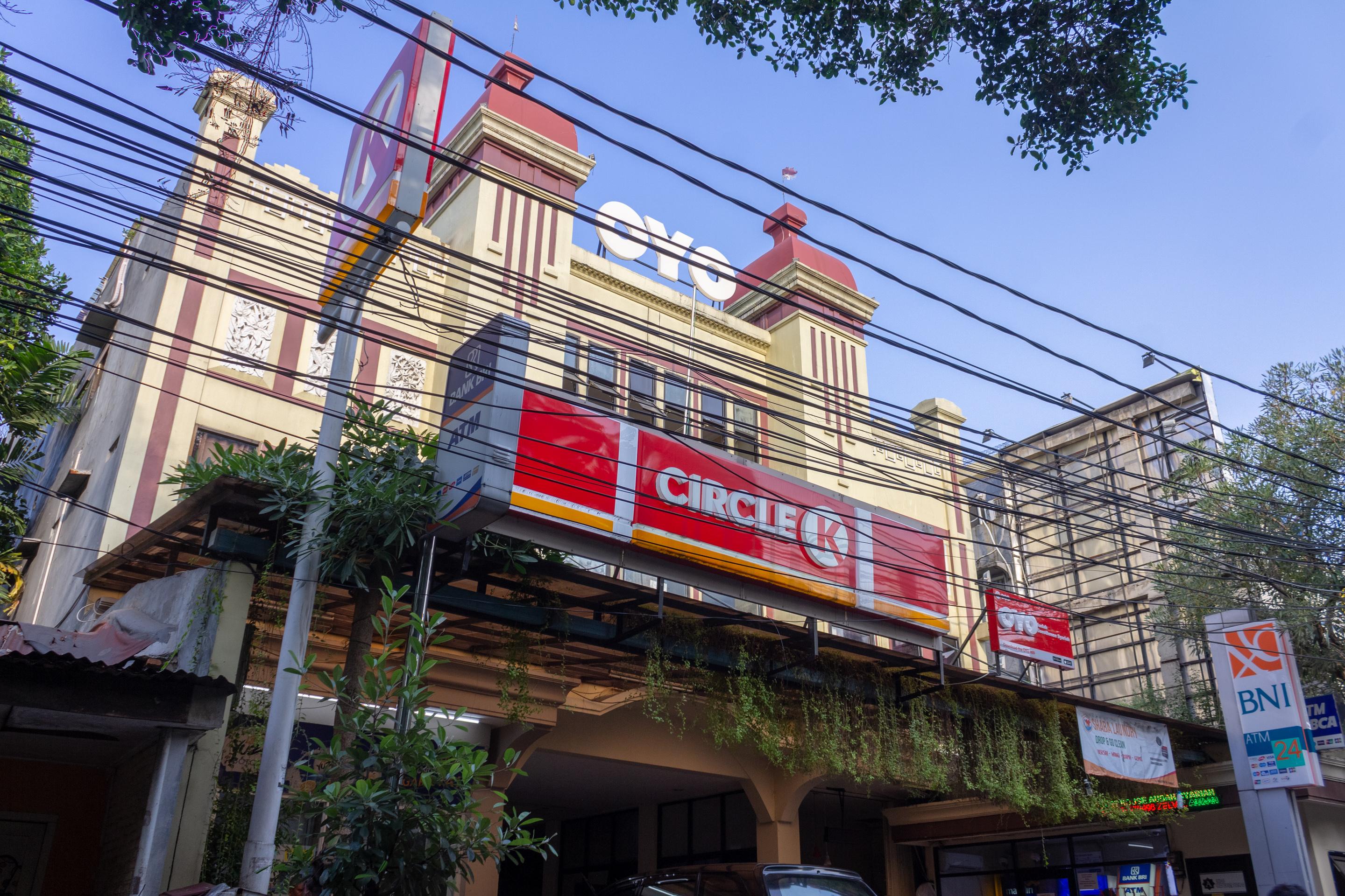 Audah Guesthouse Syariah Redpartner Jakarta Exterior photo