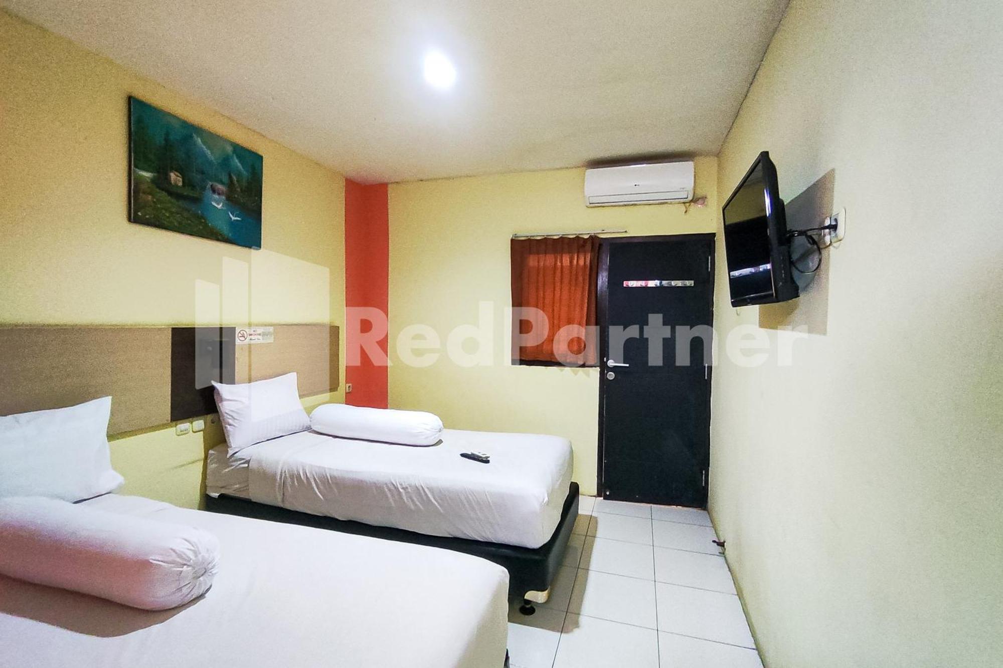 Audah Guesthouse Syariah Redpartner Jakarta Exterior photo