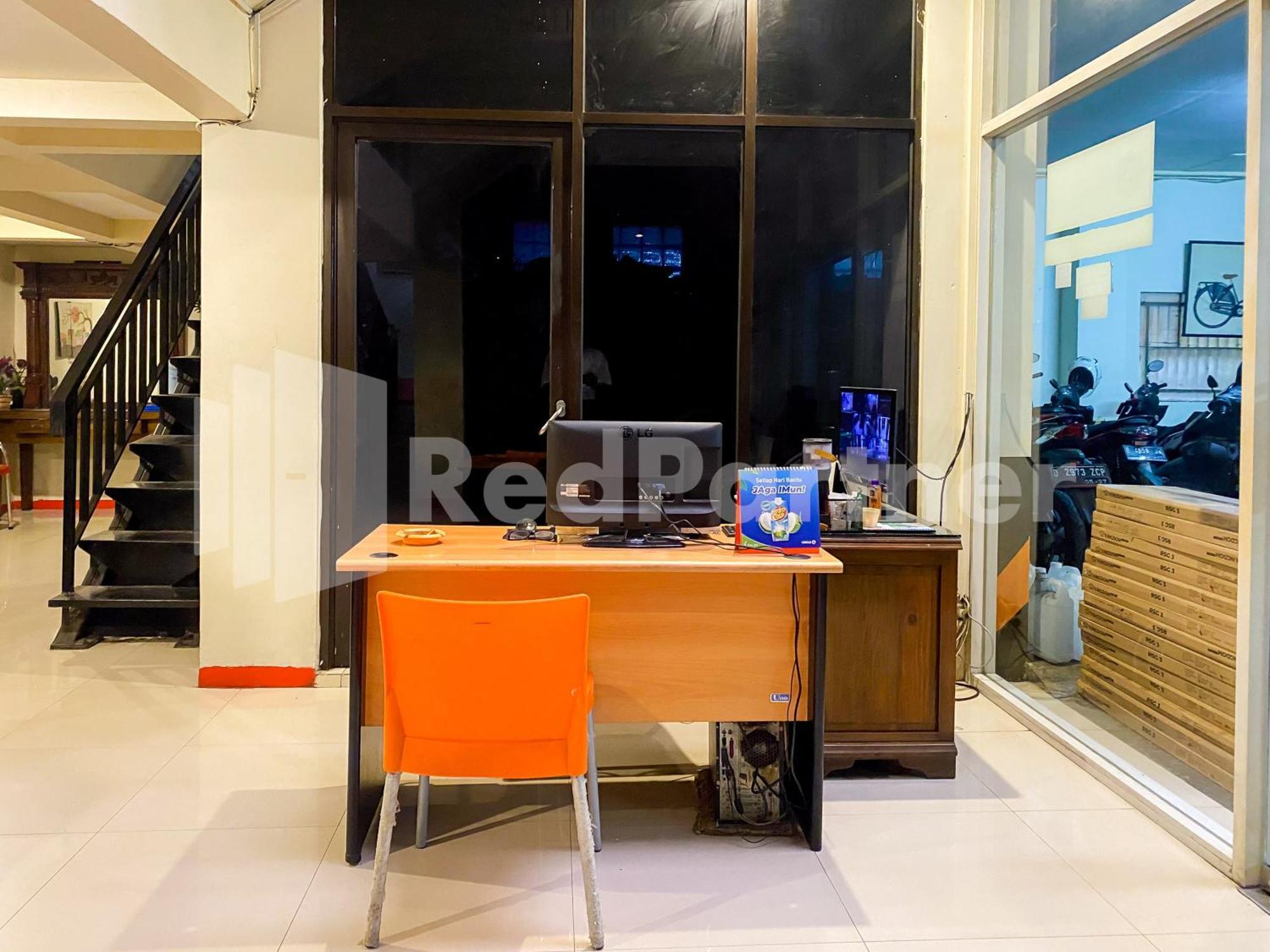 Audah Guesthouse Syariah Redpartner Jakarta Exterior photo